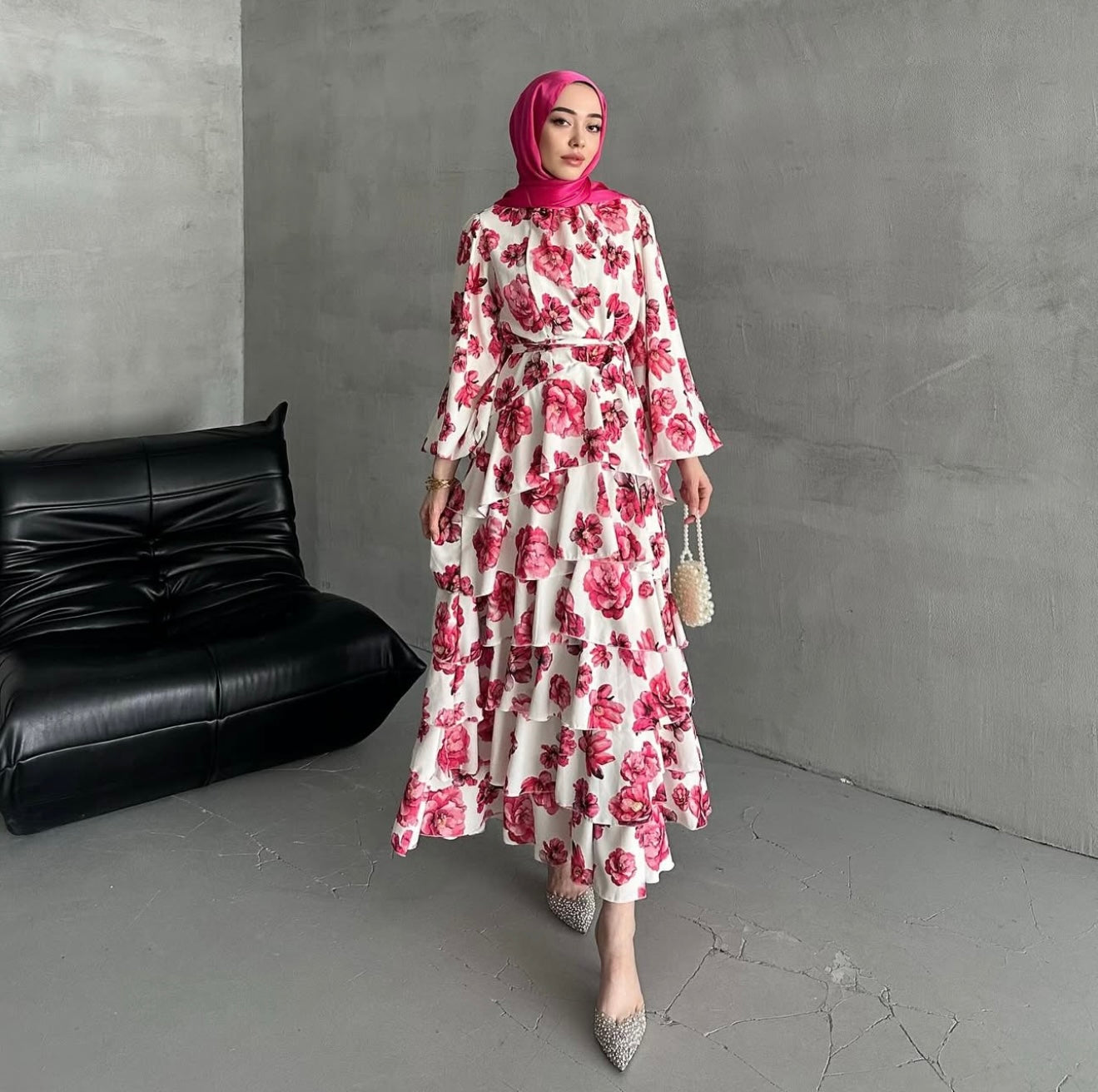 Mona Elbise-Pembe